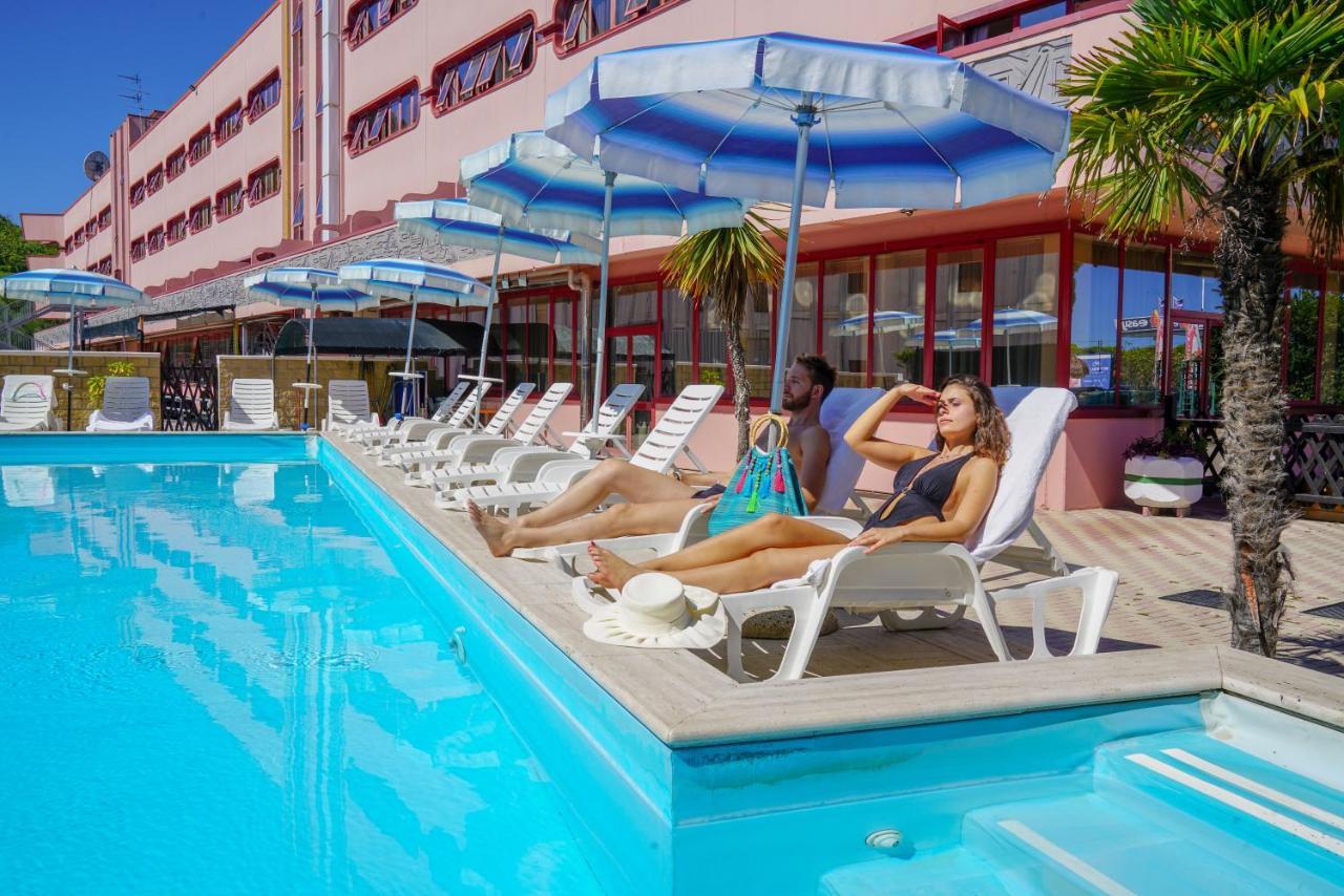 Onda Hotel Silvi Marina Buitenkant foto