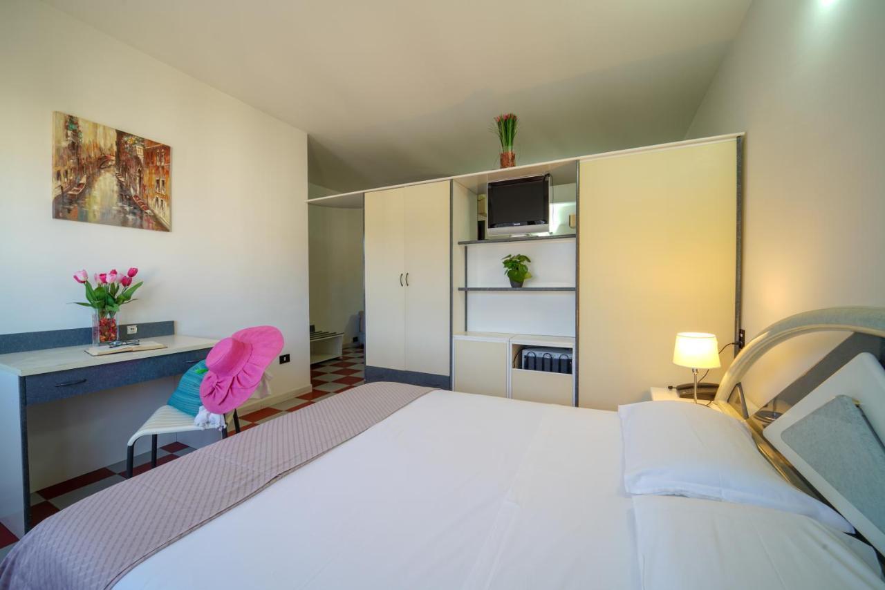 Onda Hotel Silvi Marina Buitenkant foto