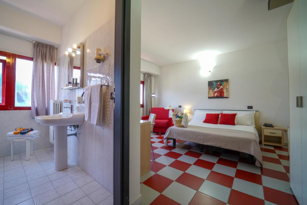 Onda Hotel Silvi Marina Buitenkant foto